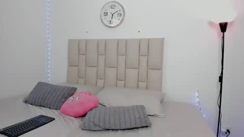 Sofia  online show from March 2026 11:06:01 PM