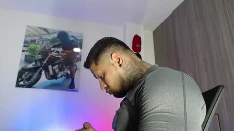 soy_apolo online show from November 2025 03:19:02 PM