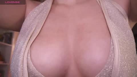 Snapshot of soy_iris chatting on May 2026 12:04:02 PM Irisita online show from May 2026 12:04:02 PM