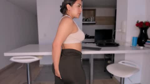 Snapshot of soy_miia chatting on November 2025 10:10:01 PM MIA online show from November 2025 10:10:01 PM