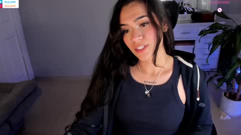 Snapshot of soyabby_ chatting on January 2025 01:37:02 AM Luisa online show from January 2025 01:37:02 AM