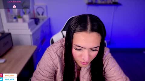 Luisa    online show from October 2025 08:54:02 PM