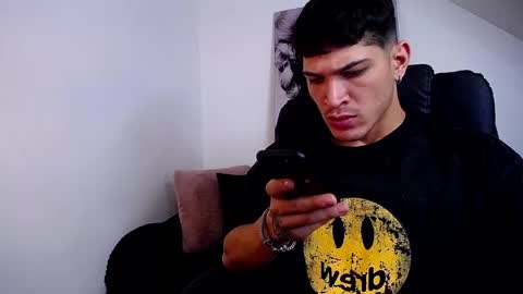 Snapshot of soyraydimarco_ chatting on December 2024 06:20:02 PM RayDimarco independent model online show from December 2024 06:20:02 PM