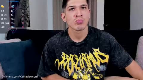 Snapshot of soyraydimarco_ chatting on October 2025 11:12:02 PM RayDimarco independent model online show from October 2025 11:12:02 PM