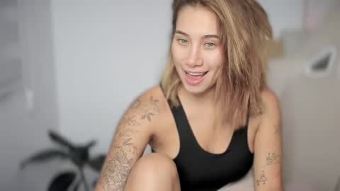 brisa  s online show from February 2025 03:31:02 AM