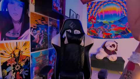 Snapshot of space__kittyy chatting on February 2025 01:47:02 AM Val online show from February 2025 01:47:02 AM