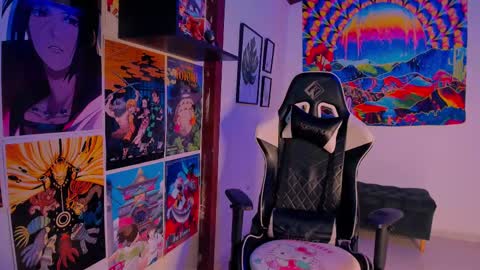 Snapshot of space__kittyy chatting on February 2025 04:07:01 AM Val online show from February 2025 04:07:01 AM