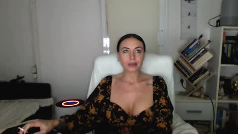 Carla online show from October 2025 04:08:02 PM