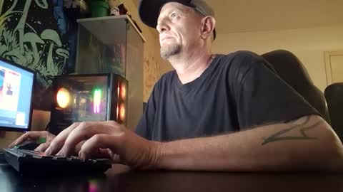 Snapshot of spicyfox420 chatting on October 2025 10:35:02 AM SpicyFox420 online show from October 2025 10:35:02 AM