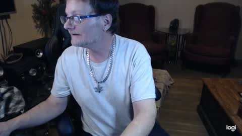 Snapshot of spider19752020 chatting on December 2024 01:43:01 AM bri and mags fun room online show from December 2024 01:43:01 AM