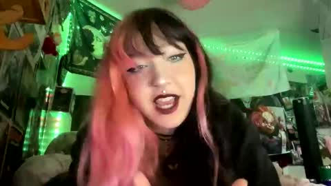 Pixie online show from October 2025 04:30:02 PM