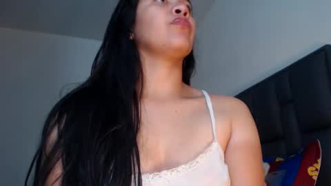 Snapshot of squirt_milk_ chatting on January 2025 05:30:01 AM Carolainss online show from January 2025 05:30:01 AM
