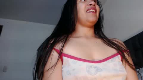 Snapshot of squirt_milk_ chatting on February 2025 02:27:01 AM Carolainss online show from February 2025 02:27:01 AM