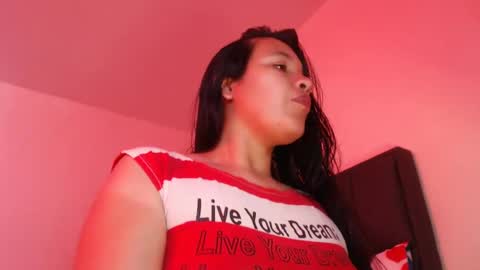 Snapshot of squirt_milk_ chatting on February 2025 03:30:02 PM Carolainss online show from February 2025 03:30:02 PM