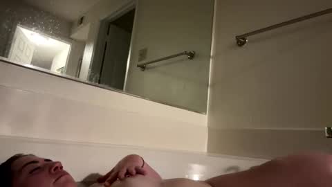 Snapshot of squirtinshawty chatting on November 2025 06:33:02 AM squirtinshawty online show from November 2025 06:33:02 AM