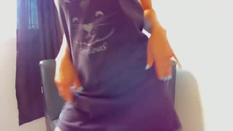 Snapshot of squirttati33 chatting on February 2025 04:11:02 PM Tati online show from February 2025 04:11:02 PM