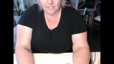 Snapshot of squirtymilfjess chatting on December 2024 02:28:02 PM Messi Jessi online show from December 2024 02:28:02 PM