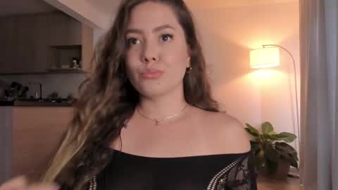 Sophie 3 online show from November 2025 07:35:02 PM