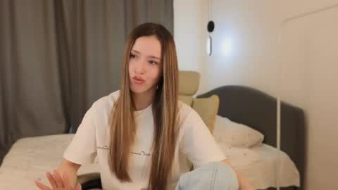 Chloe online show from May 2026 04:42:01 AM