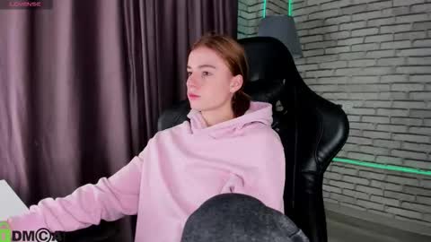 Stacey GMT5 Mo Tu We Th Fr Sa 3am -10am online show from February 2026 01:02:01 AM