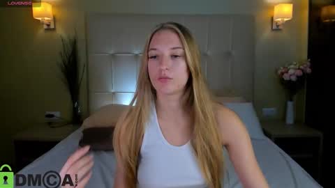 Snapshot of stacy_riiver chatting on September 2025 09:11:01 AM Stacy Mon Tue Wed Thu Fri Sun GMT GMT 3 1000am - 0400pm online show from September 2025 09:11:01 AM