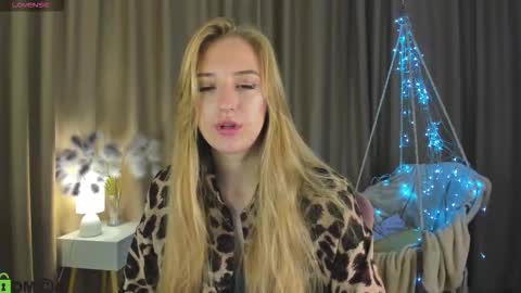 Snapshot of stacy_riiver chatting on October 2025 09:19:02 AM Stacy Mon Tue Wed Thu Fri Sun GMT GMT 3 1000am - 0400pm online show from October 2025 09:19:02 AM