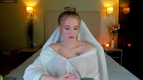 Snapshot of stacy_riiver chatting on February 2026 10:22:02 AM Stacy Mon Tue Wed Thu Fri Sun GMT GMT 3 1000am - 0400pm online show from February 2026 10:22:02 AM