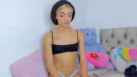 stassiebell online show from December 2024 06:37:01 PM