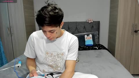 Snapshot of steban_and_kim chatting on January 2025 07:15:01 PM steban and kim online show from January 2025 07:15:01 PM