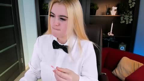 stef_nicks online show from November 2025 05:17:02 AM