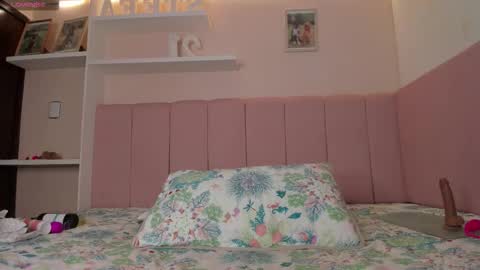 Stefa Gomez  online show from February 2026 10:42:01 AM