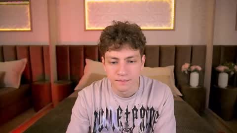 Esrefan online show from February 2026 07:32:02 PM