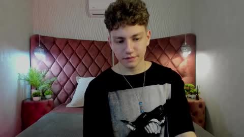 Esrefan online show from March 2026 08:16:02 PM