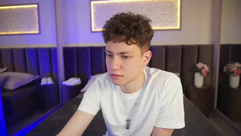 Esrefan online show from March 2026 07:42:02 PM