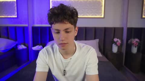 Esrefan online show from March 2026 07:58:02 PM