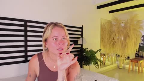 Stefanny   online show from February 2025 05:26:02 PM