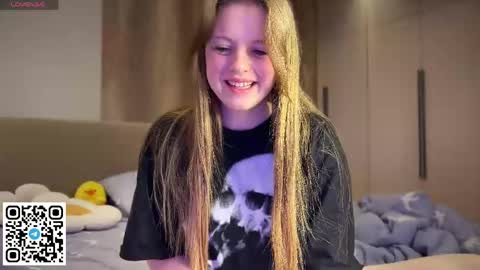 STEFI  Streams every day from 10 PM GTM1  online show from June 2026 12:23:01 AM