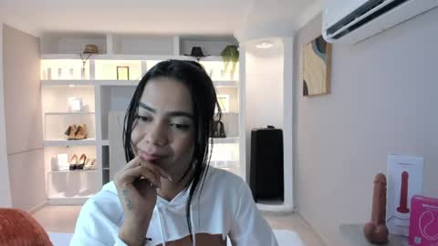 Stefana Mirlow  online show from June 2026 02:33:01 PM