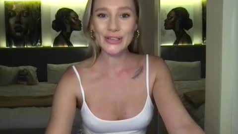 Stella online show from September 2025 01:57:02 PM