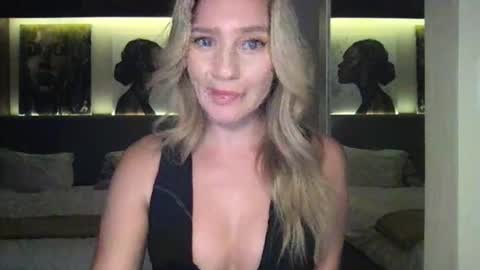 Stella online show from September 2025 12:54:01 PM