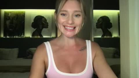 Stella online show from October 2025 12:55:02 PM