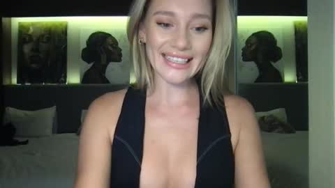 Stella online show from October 2025 01:53:01 PM