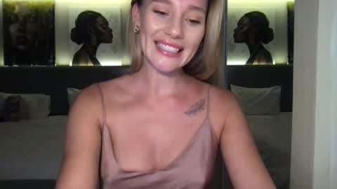 Stella online show from October 2025 01:20:01 PM