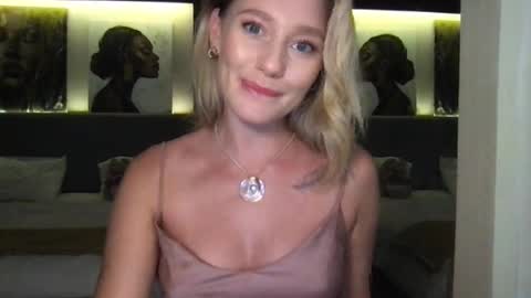 Stella online show from October 2025 02:17:02 PM