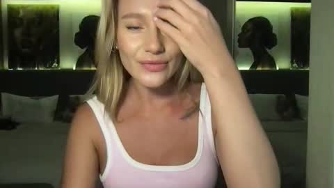 Stella online show from October 2025 01:07:02 PM