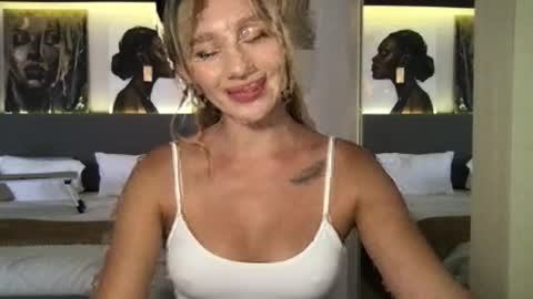 Stella online show from October 2025 03:29:02 AM