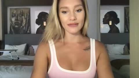 Stella online show from November 2025 02:13:02 AM