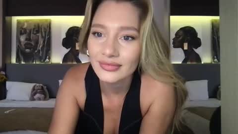 Stella online show from November 2025 02:44:02 AM