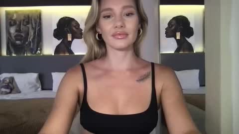 Stella online show from November 2025 03:29:02 AM