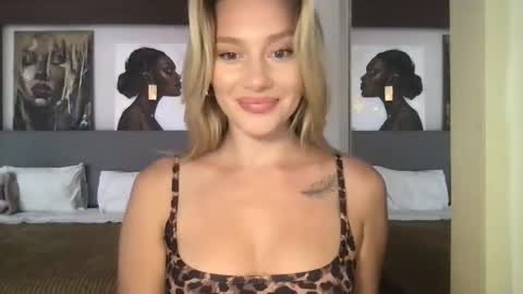 Stella online show from November 2025 03:31:02 AM